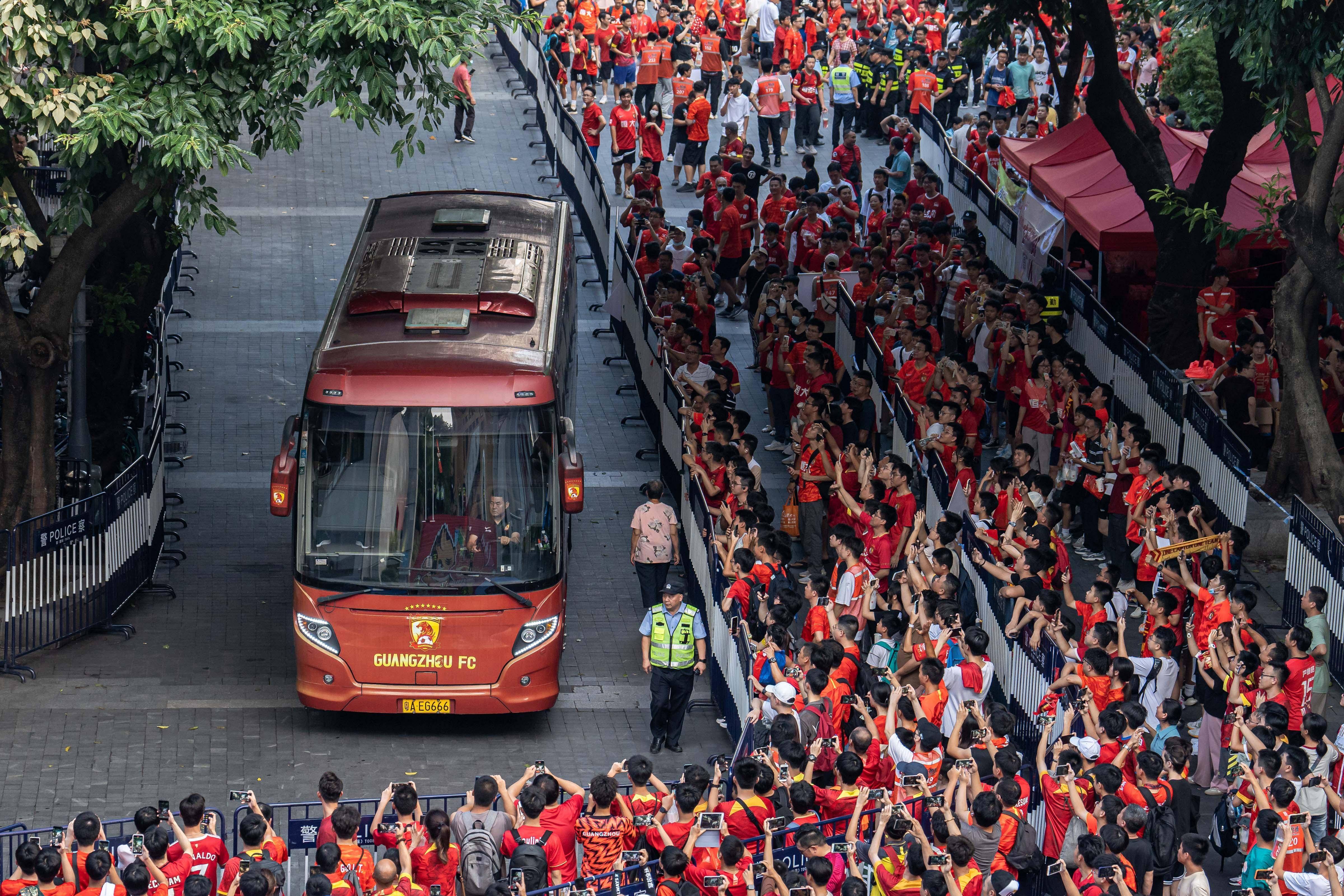 南宫娱乐-佛罗伦萨主场铁桶阵，成功挫败对手